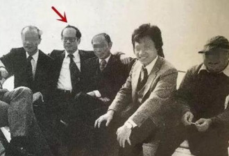凌晨2:00，李嘉诚带18岁李嘉欣回家