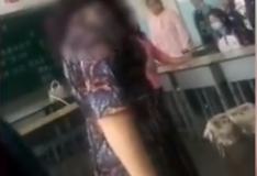 不满学生只给班主任送花，一教师当众发飙