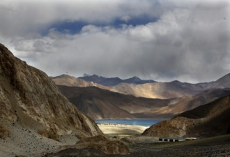 中国拒从班公错湖撤离，印度增加坦克部署