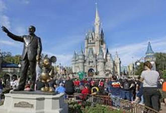 佛罗里达州疫情反弹 迪士尼游乐园重开放