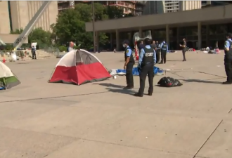 多伦多市政厅前抗议者帐篷清除 市政拘留一人！