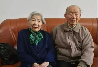 他是95岁的“钢铁侠”，不买房却捐款千万助学