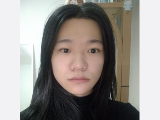 除了言论过分外,��越还喜欢男扮女装。(微博@寰亚SYHP) 除了言论过分外,��越还喜欢男扮女装。(微博@寰亚SYHP)