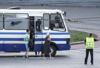 乌克兰魔幻公交劫案：匪徒让总统录视频