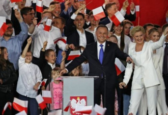 波兰大选结果揭晓 现任总统杜达赢得连任