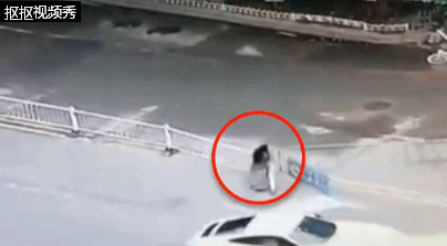 中国一女司机开保时捷连撞过路女子