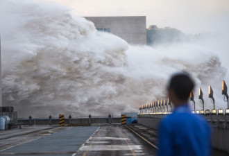 水位不断暴涨 中国院士称三峡大坝越泡水越结实