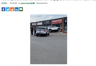 离奇车祸！白色SUV冲进成人玩具店