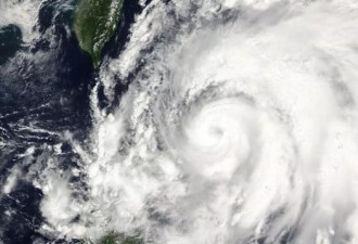 中国遭遇“双台风”袭击 一个比一个猛