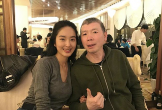 冯小刚最爱华人女星 与大30岁富商当街激吻