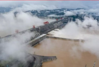 今年最大洪水抵达三峡 官媒承认大坝位移变形