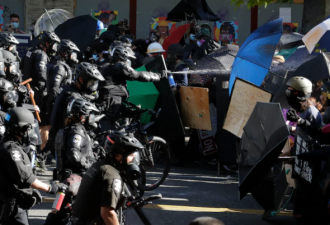 西雅图爆发数周最大冲突！5千民众上街炸警局