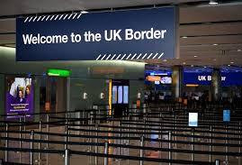 英国为缩短入境隔离期考虑“巧妙检测”