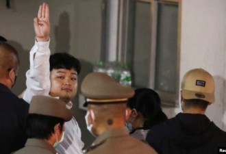 泰国：“独裁者下台！国家属于人民”