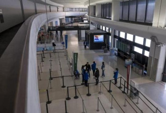 美籍华人大闹机场 被机场人员拒绝后亮出护照