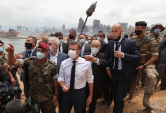 马克龙火速抵达黎巴嫩灾区 救世主姿态
