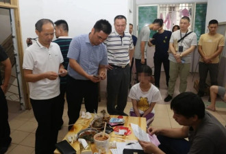 广西警方端2卖淫团伙抓25人 现场画面辣眼睛