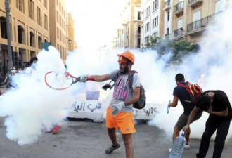 贝鲁特大爆炸引发抗议怒潮 黎巴嫩总理辞职