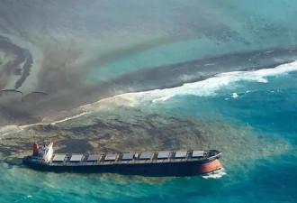 日本货轮触礁 1000吨燃油毁了曾经的天堂