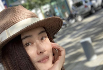 惊呆！华裔女神王祖贤突遭男主持人袭胸