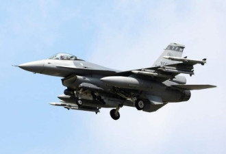 敏感时刻F16战机挂载中程导弹升空，台军回应
