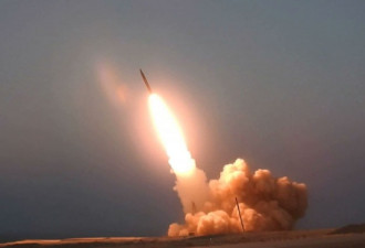 伊朗展示两枚新型导弹 射程可达以色列