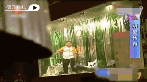 郭德纲辛酸史：关进橱窗任人围观