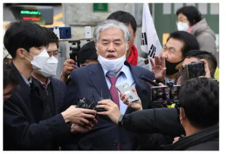 疫情二次爆发 韩国医生为啥选择集体罢工？