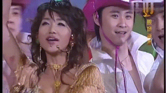 靠“露点照”和花边新闻出圈的阿朵也能翻红