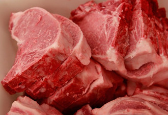 中国猪肉价格飞涨，5男怒抢养猪场