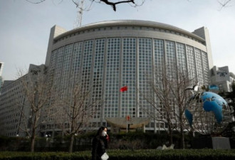 中国暂停为美国媒体驻华记者续签记者证