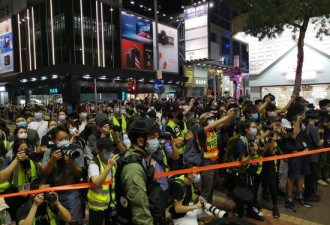 香港旺角等地现非法集结 港警逮捕至少289人