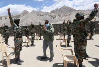 中印两军再爆肢体冲突 500解放军踹营被堵