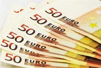法国里昂一运钞车刚出银行就遭抢 900万被劫