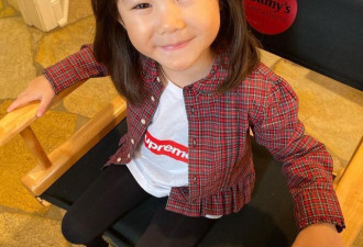 陈冠希晒3岁半女儿萌照，对镜甜笑显成熟！