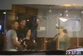 中餐馆要求顾客戴口罩，竟遭一群白人围攻打砸