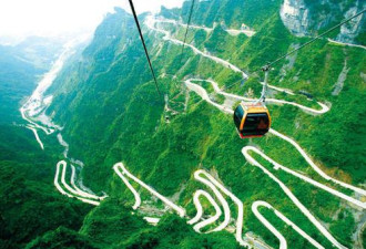 世界最长高山客运索道 闹市到山顶7455米