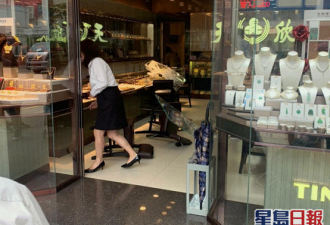 香港又发生抢劫案，3人手持大铁锤洗劫珠宝店
