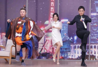 谢娜直播小腹隆起，全程坐着并提前离场