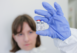 年底前拟月产百万剂 俄罗斯“抢单”新冠疫苗？
