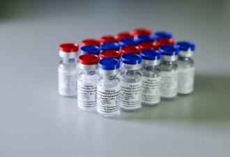 年底前拟月产百万剂 俄罗斯“抢单”新冠疫苗？