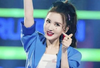 张萌小2岁老公罕见露面，穿着朴素油腻又秃顶