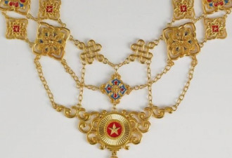 钟南山佩戴的共和国勋章 原来是古法黄金