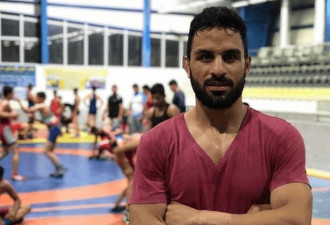 伊朗摔跤冠军被处决，死前受74次鞭刑