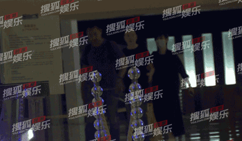 冯小刚罕见携徐帆秀恩爱！曾与美女夜宿