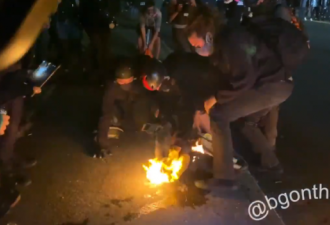 美国示威者被自己人燃烧弹砸中：双腿着火