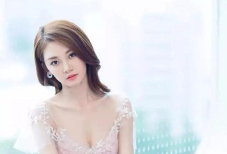 女星与刘亦菲干爹街头热吻 冯小刚赞最纯洁