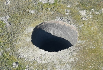 西伯利亚离奇突现直径20米巨洞 竟与病毒有关