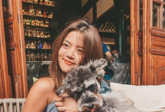 搞定了50岁不婚富豪？这是又一位贵妇的诞生