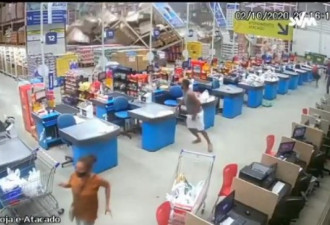 惊悚15秒！超市货架“骨牌式倒塌” 店员遭活埋